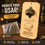 Abridor de Garrafa para Parede “Abra Aqui” em Madeira de Pinus com Parafuso