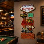 Placa Decorativa Las Vegas em MDF 4mm para Parede Decoração Bar Barbearia Área Gourmet Sala de Jogos 66x30cm